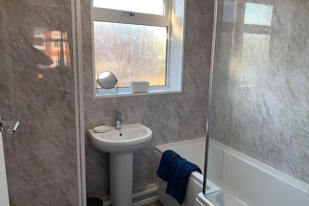 Modern Fully Refurbished 3 Bedroom Home Blackpool Buitenkant foto