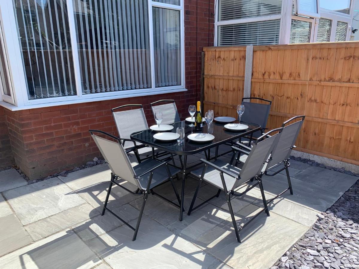 Modern Fully Refurbished 3 Bedroom Home Blackpool Buitenkant foto